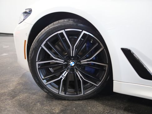 Used 2022 BMW M550i xDrive w/ Premium Package AWD/4WD image 13