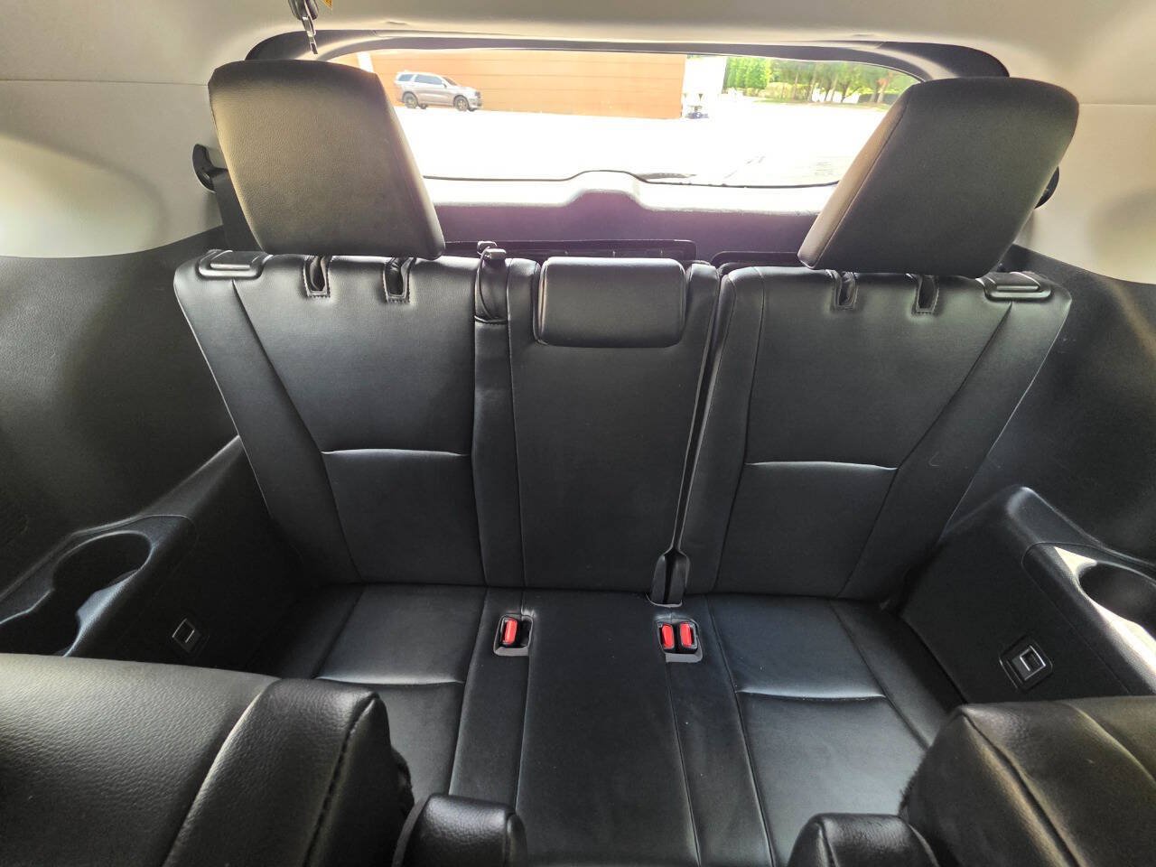Used 2021 Toyota Highlander XLE AWD/4WD image 28