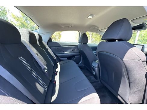 Used 2024 Hyundai Elantra SEL FWD image 17