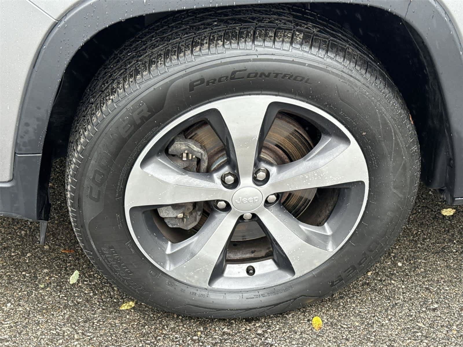 Used 2019 Jeep Cherokee Limited AWD/4WD image 12