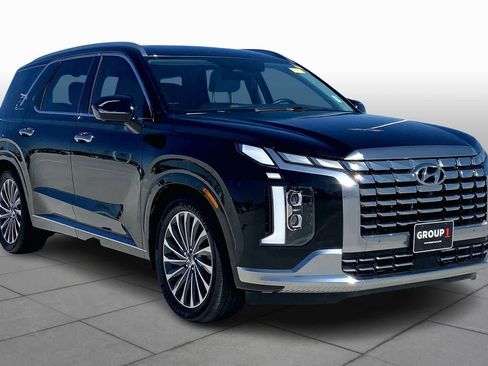 Used 2024 Hyundai Palisade Calligraphy image 3