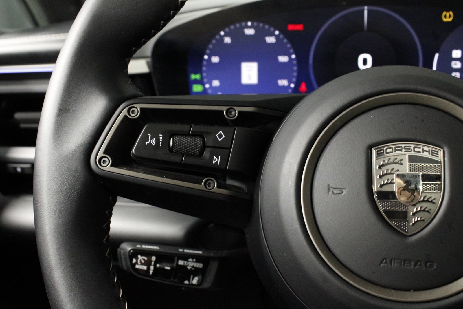 Certified 2025 Porsche Macan Turbo Electric AWD/4WD image 25