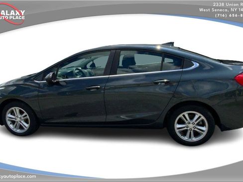 Used 2017 Chevrolet Cruze LT FWD image 8