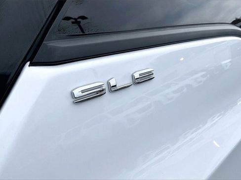 Used 2024 GMC Terrain SLE image 30