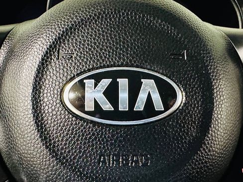 Used 2016 Kia Soul FWD image 16