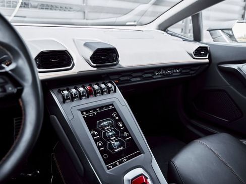 Used 2021 Lamborghini Huracan EVO RWD image 58