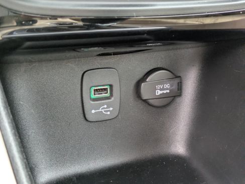 Used 2011 Chrysler 200 Limited image 26