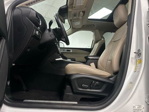 Used 2020 Ford Explorer Limited image 16