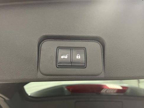 Used 2022 Nissan Rogue Platinum w/ Head-Up Display Package image 17