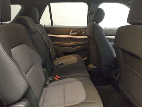 Used 2017 Ford Explorer XLT w/ Equipment Group 201A AWD/4WD image 19