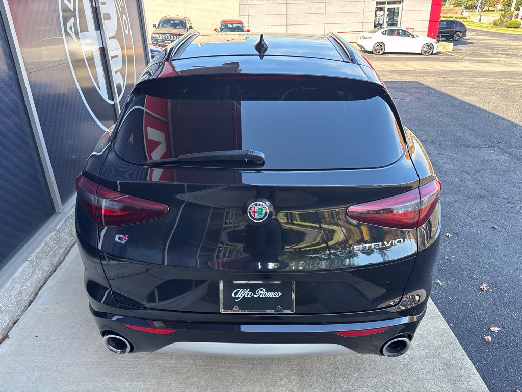 Used 2023 Alfa Romeo Stelvio Ti Lusso w/ Quick Order Package 22X Lusso AWD/4WD image 12