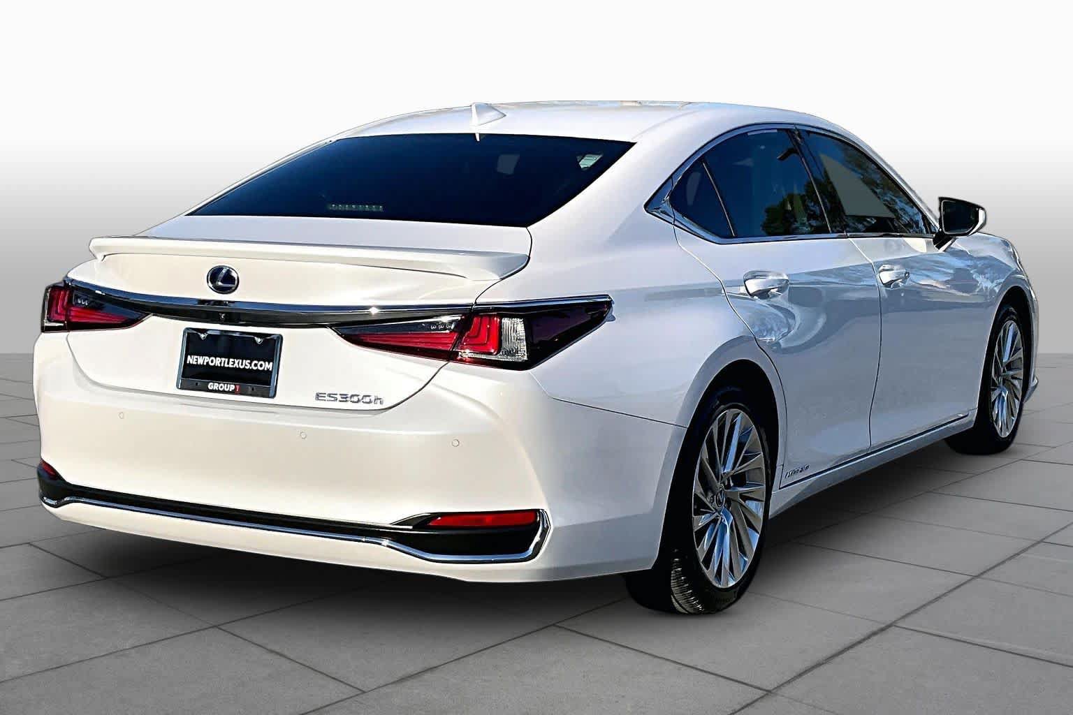 Used 2021 Lexus ES 300h w/ Accessory Package FWD image 12