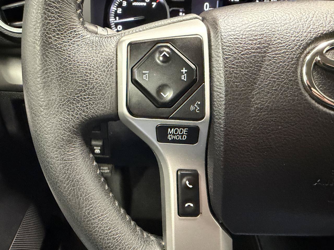 Used 2021 Toyota Tundra SR5 w/ SR5 Leather Package AWD/4WD image 27