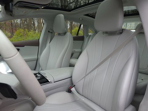 Used 2023 Mercedes-Benz EQE 350+ Sedan image 13