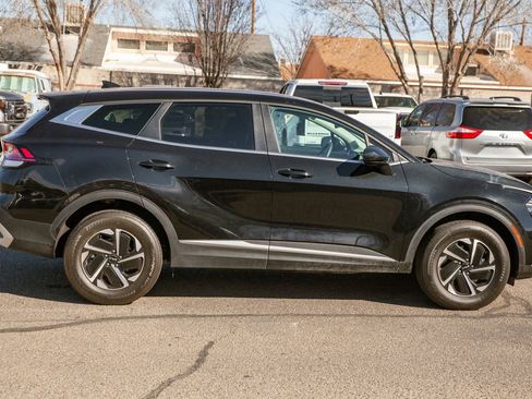 Used 2024 Kia Sportage LX image 4