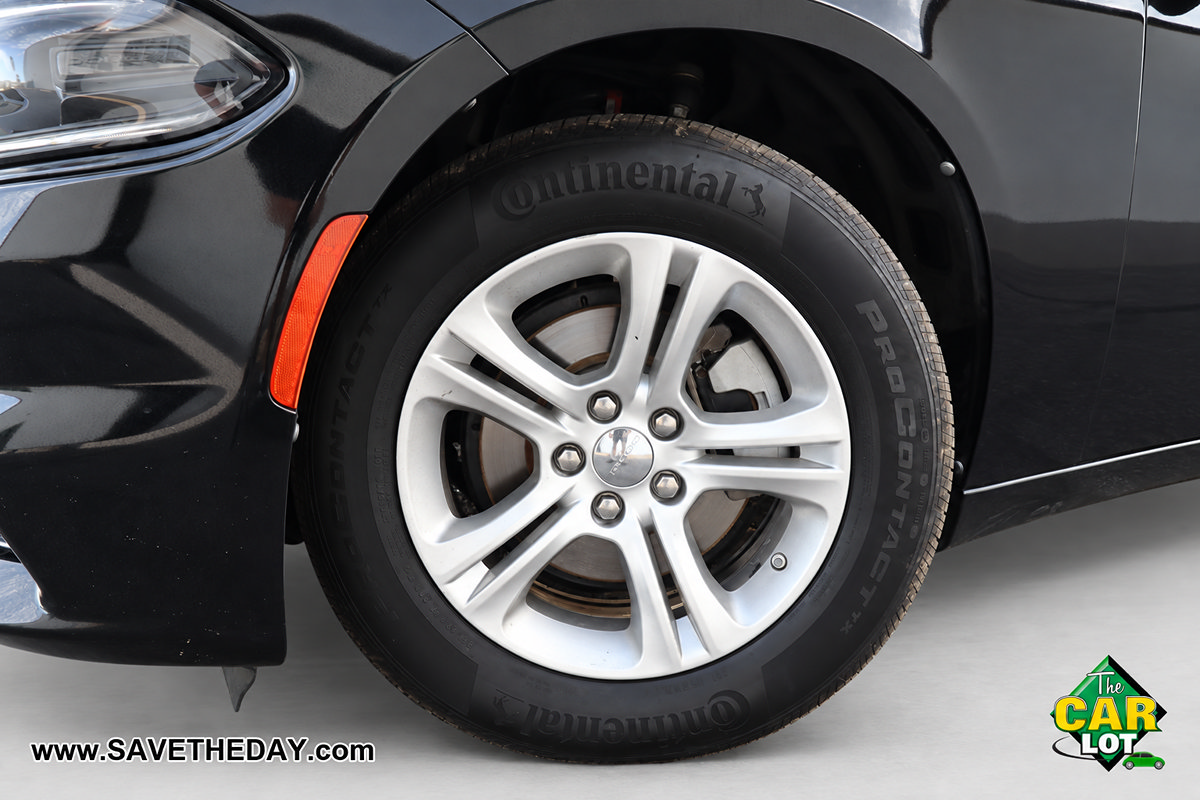 Used 2022 Dodge Charger SXT RWD image 3