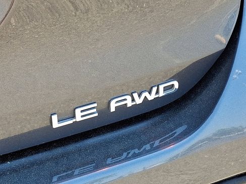 Used 2025 Toyota Highlander LE AWD/4WD image 31