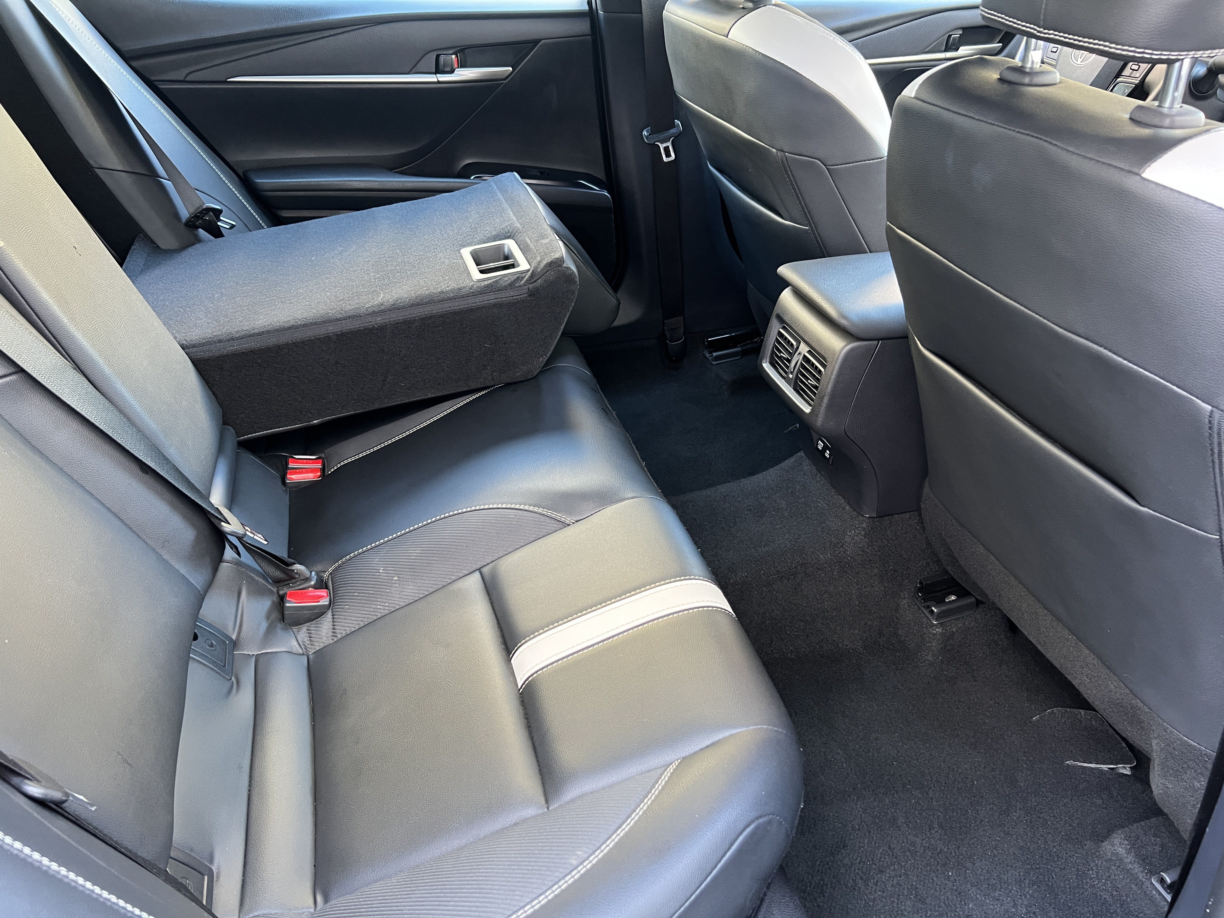 Used 2025 Toyota Camry SE FWD image 19