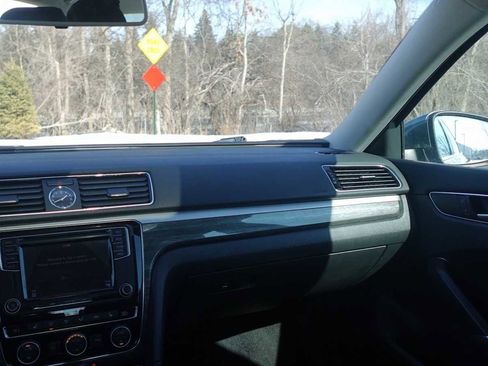 Used 2017 Volkswagen Passat 1.8T SE w/ SE Lighting Package image 30