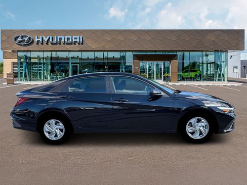 New 2026 Hyundai Elantra SE FWD image 9