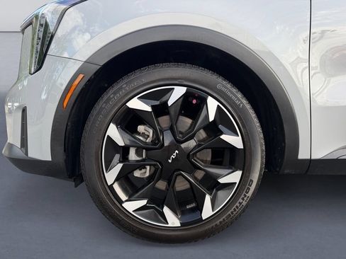 Used 2025 Kia Sorento EX w/ Panoramic Sunroof Package FWD image 9