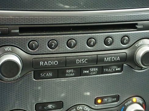 Used 2019 Nissan Pathfinder SL image 26