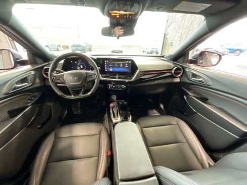 Used 2025 Chevrolet Trax RS w/ Sunroof Package image 8