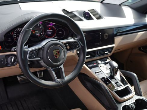 Used 2022 Porsche Cayenne S image 4