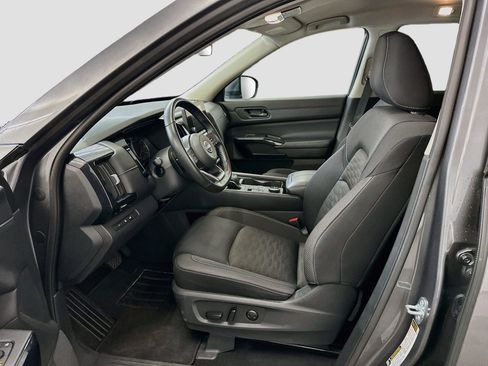 Used 2025 Nissan Pathfinder SV AWD/4WD image 13