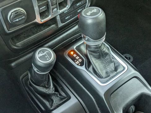 Used 2022 Jeep Wrangler Unlimited Sahara AWD/4WD image 14