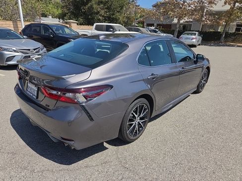 Used 2024 Toyota Camry SE FWD image 5