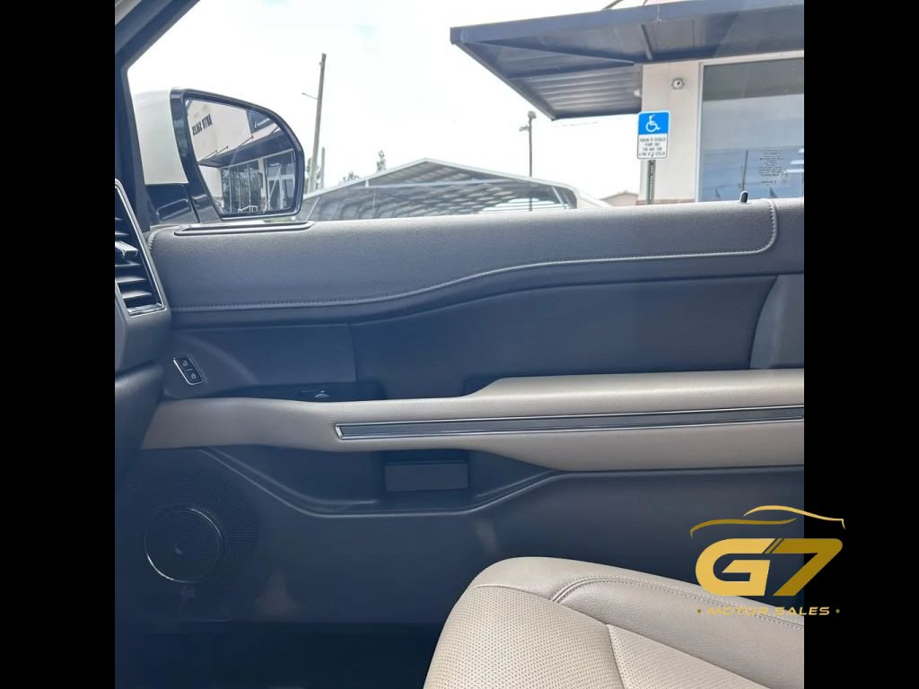 Used 2019 Ford Expedition XLT w/ Equipment Group 202A AWD/4WD image 13
