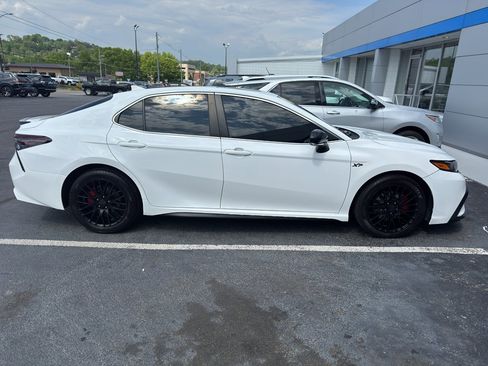 Used 2022 Toyota Camry SE w/ Convenience Package FWD image 2