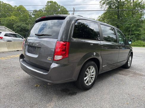 Used 2019 Dodge Grand Caravan SXT FWD image 12