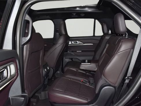 Used 2026 Ford Explorer Platinum AWD/4WD image 19