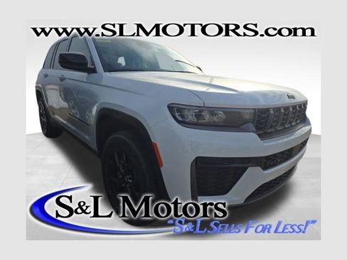 New 2026 Jeep Grand Cherokee Altitude image 1