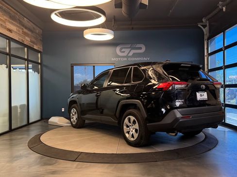 Used 2022 Toyota RAV4 LE AWD/4WD image 5