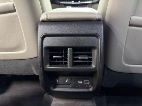 Used 2019 Cadillac XT4 Premium Luxury AWD/4WD image 32