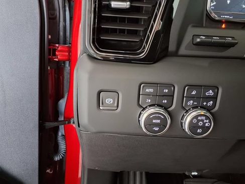 Used 2025 GMC Sierra 1500 AT4 w/ AT4 Premium Package AWD/4WD image 18