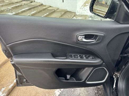 Used 2018 Jeep Compass Latitude w/ Popular Equipment Group image 21