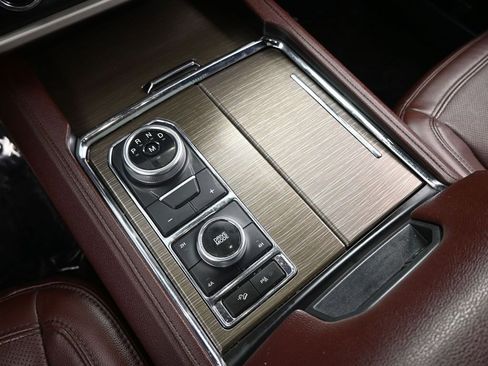 Used 2022 Ford Expedition Limited image 13