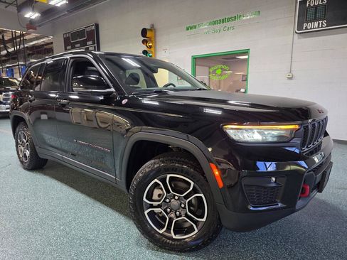 Used 2022 Jeep Grand Cherokee Trailhawk w/ Luxury Tech Group III AWD/4WD image 16