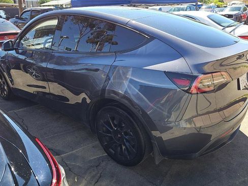 Used 2022 Tesla Model Y Long Range image 16