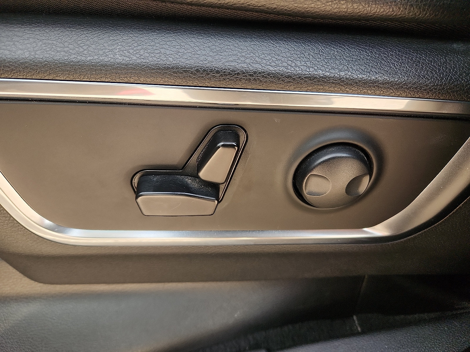 Used 2025 RAM 1500 Laramie AWD/4WD image 14