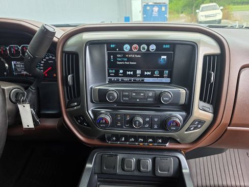 Used 2017 Chevrolet Silverado 1500 High Country AWD/4WD image 8