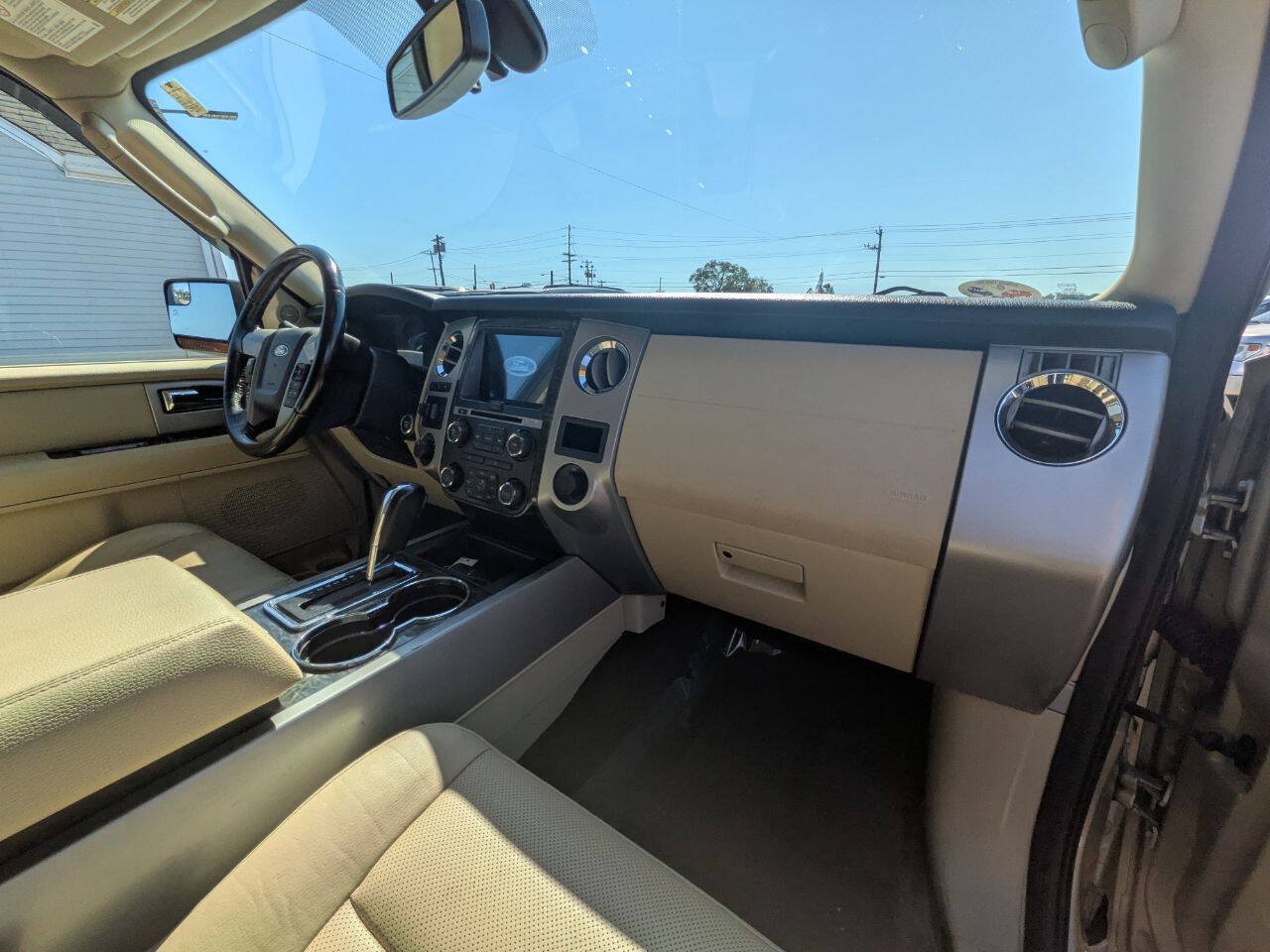 Used 2017 Ford Expedition Limited w/ Equipment Group 301A AWD/4WD image 19