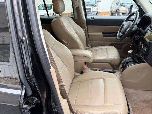 Used 2017 Jeep Patriot High Altitude image 29