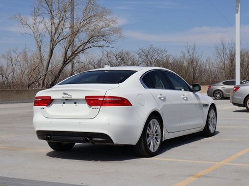 Used 2019 Jaguar XE Premium image 7