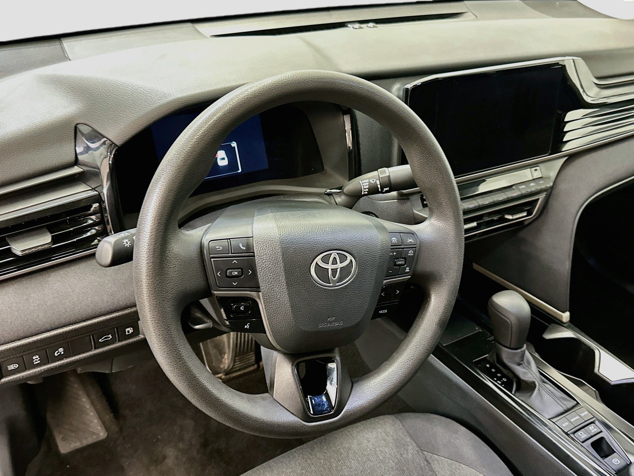 Used 2025 Toyota Camry LE FWD image 18