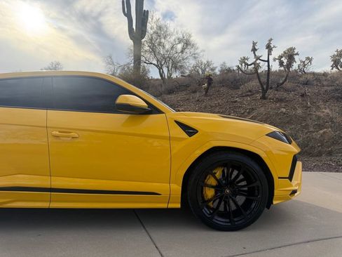 Used 2023 Lamborghini Urus S AWD/4WD image 12